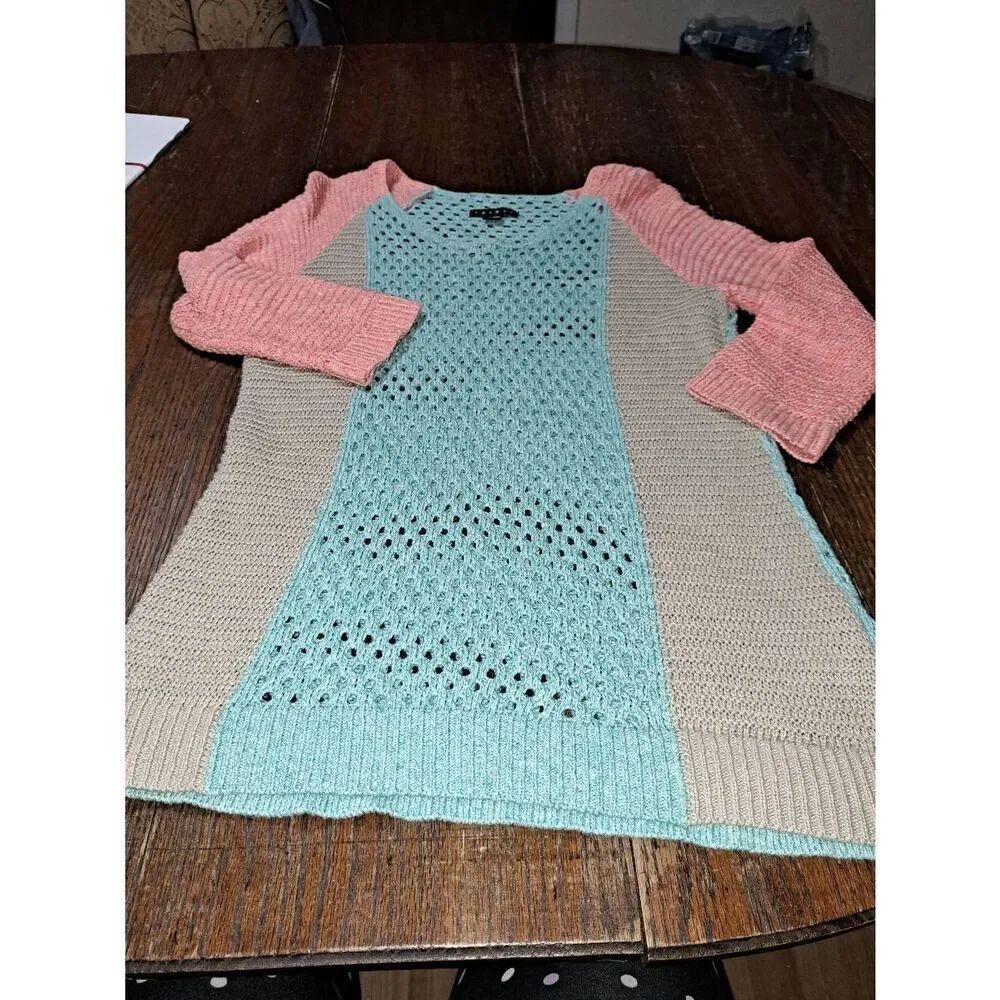 Medium Tribal Long Sleeve LooseKnit Peach Blue Tan Color Block Pullover Sweater